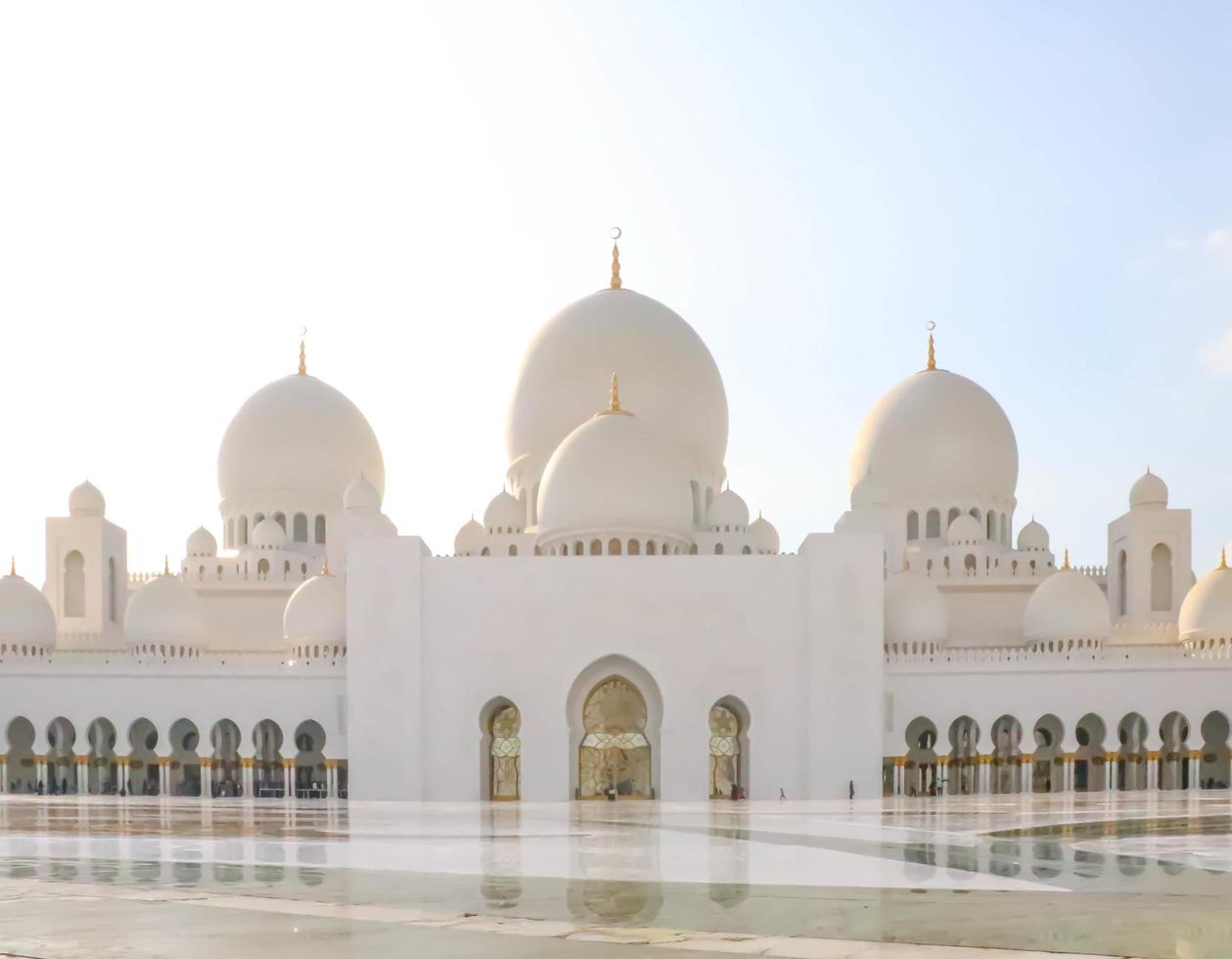 abu dhabi, emiratos árabes unidos 27 de diciembre de 2018 mezquita sheikh zayed. emiratos árabes unidos, oriente medio. sitio famoso. foto