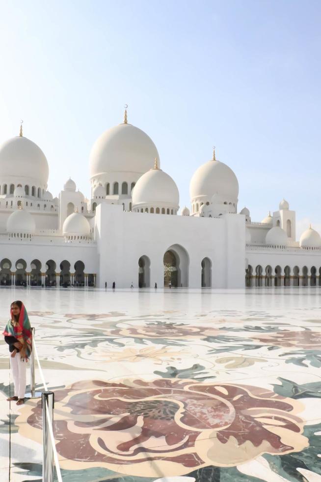 abu dhabi, emiratos árabes unidos 27 de diciembre de 2018 mezquita sheikh zayed. emiratos árabes unidos, oriente medio. sitio famoso. foto