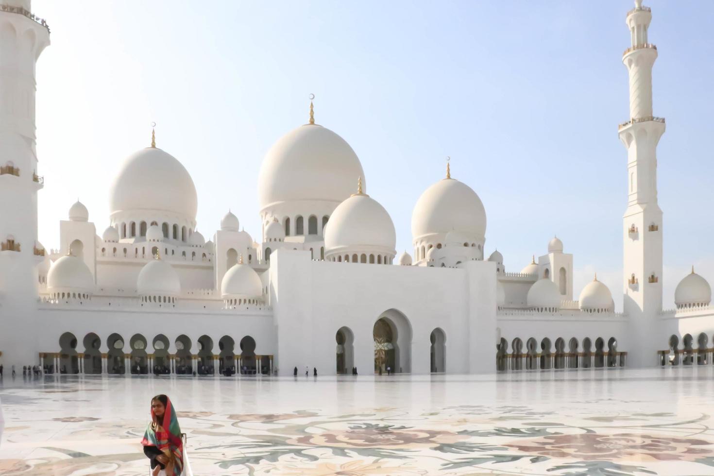 abu dhabi, emiratos árabes unidos 27 de diciembre de 2018 mezquita sheikh zayed. emiratos árabes unidos, oriente medio. sitio famoso. foto