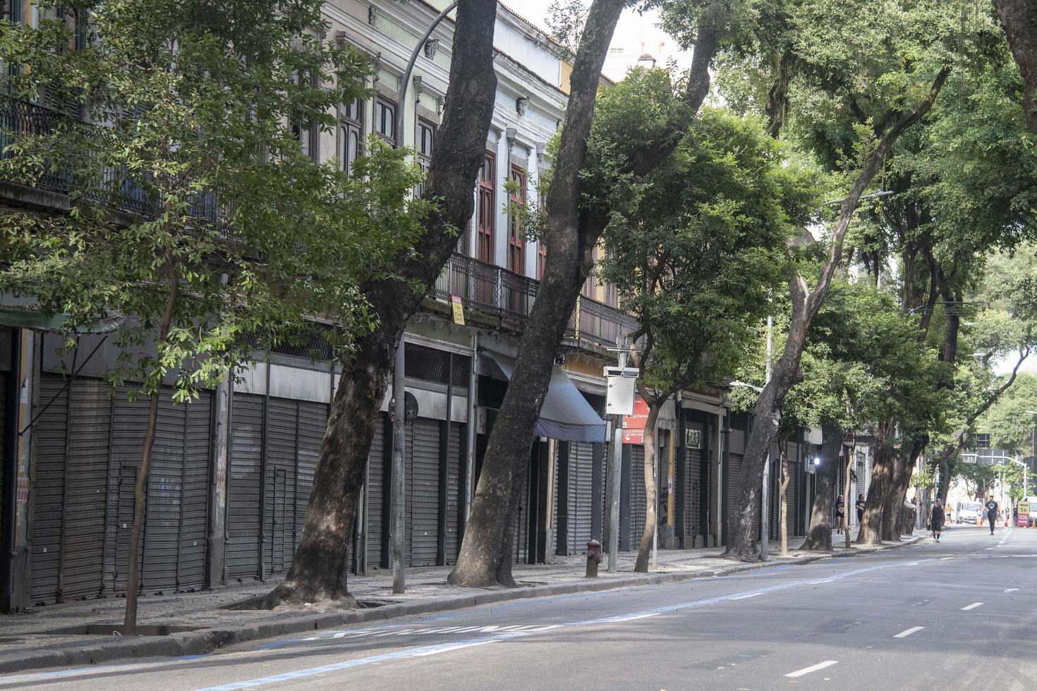 paisaje de la ciudad de río de janeirorio de janeiro, brasil - 16 de octubre de 2022, calle carioca en el centro de la ciudad, con fachadas antiguas foto