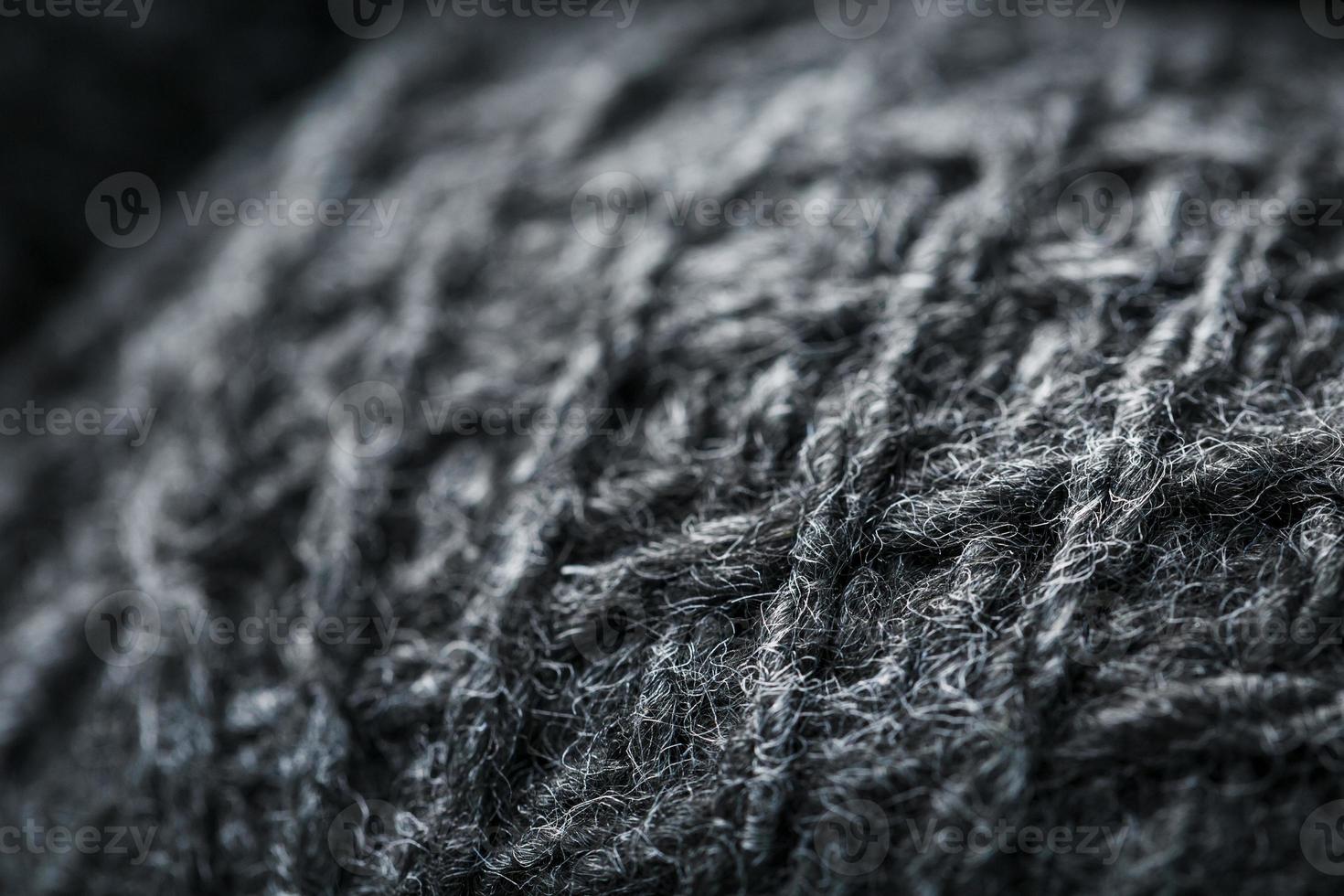 hilos grises de primer plano de lana natural en pantalla completa. foto