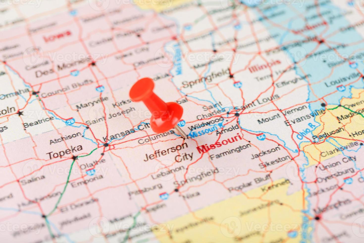 Red clerical needle on a map of USA, Missouri and the capital Jefferson
