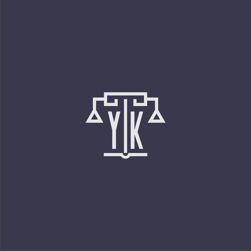 yk monograma inicial para logotipo de bufete de abogados con imagen vectorial de escalas vector