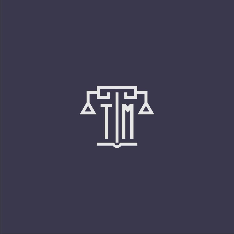 monograma inicial tm para logotipo de bufete de abogados con imagen vectorial de escalas vector