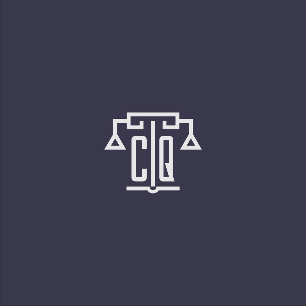 monograma inicial cq para logotipo de bufete de abogados con imagen vectorial de escalas vector