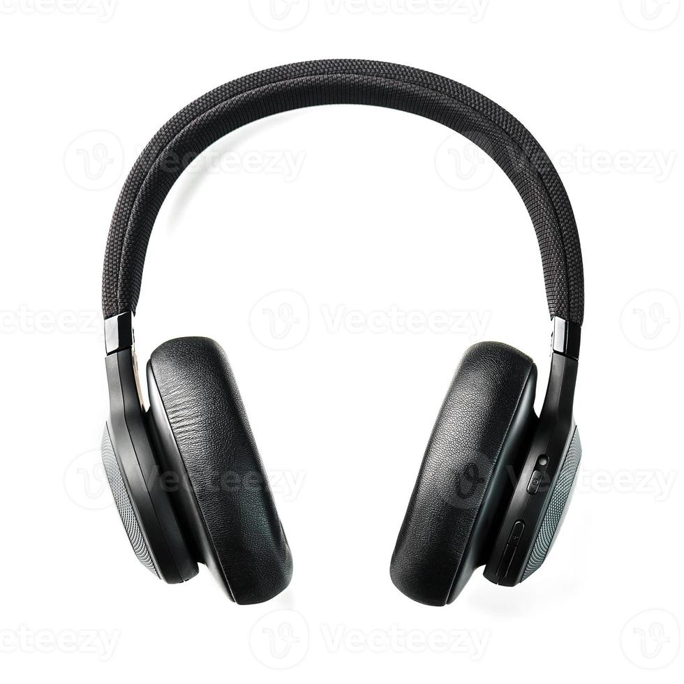 auriculares inalámbricos negros sobre un fondo blanco. Audífonos aéreos aislados de calidad profesional para DJ y músicos foto