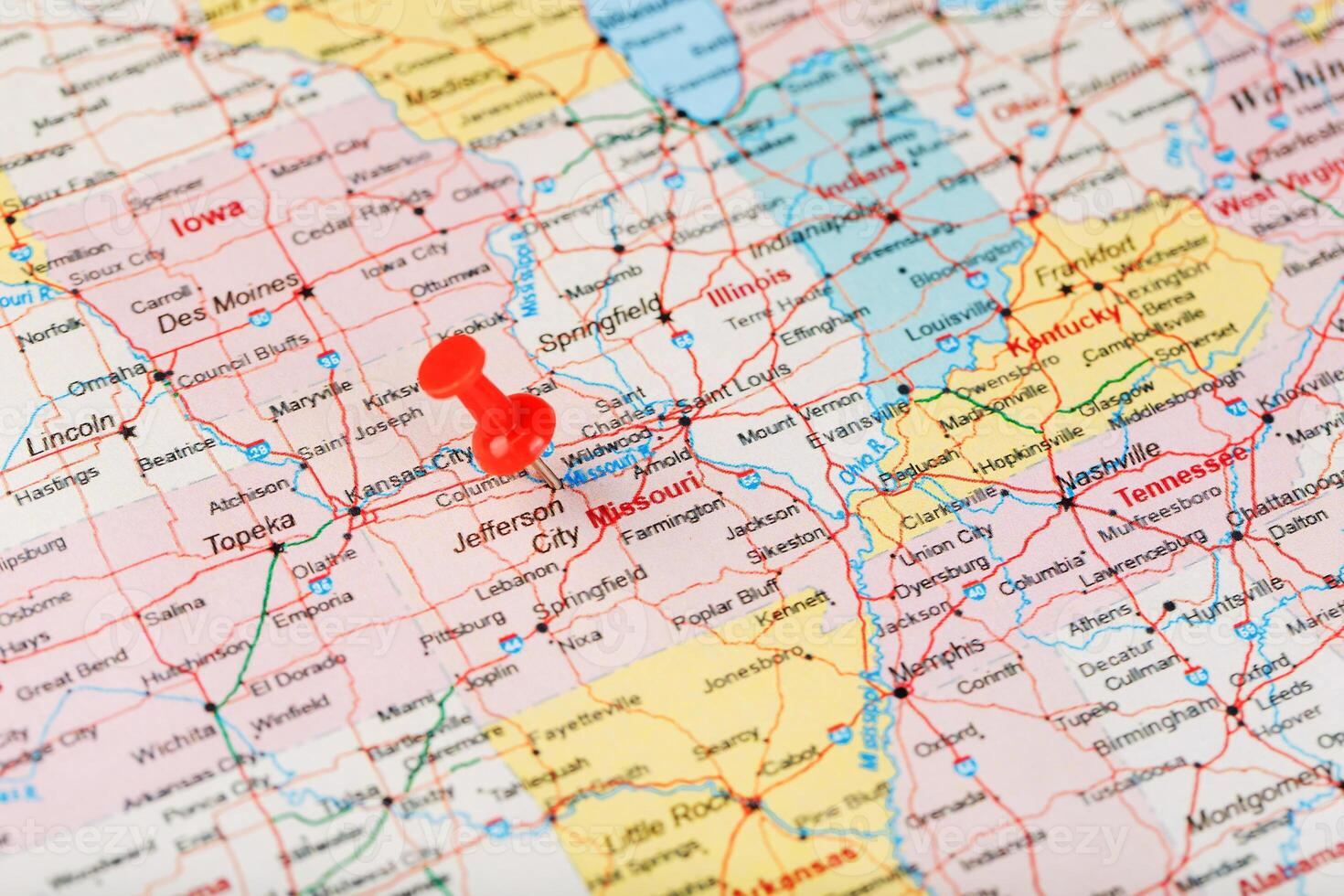 Red clerical needle on a map of USA, Missouri and the capital Jefferson