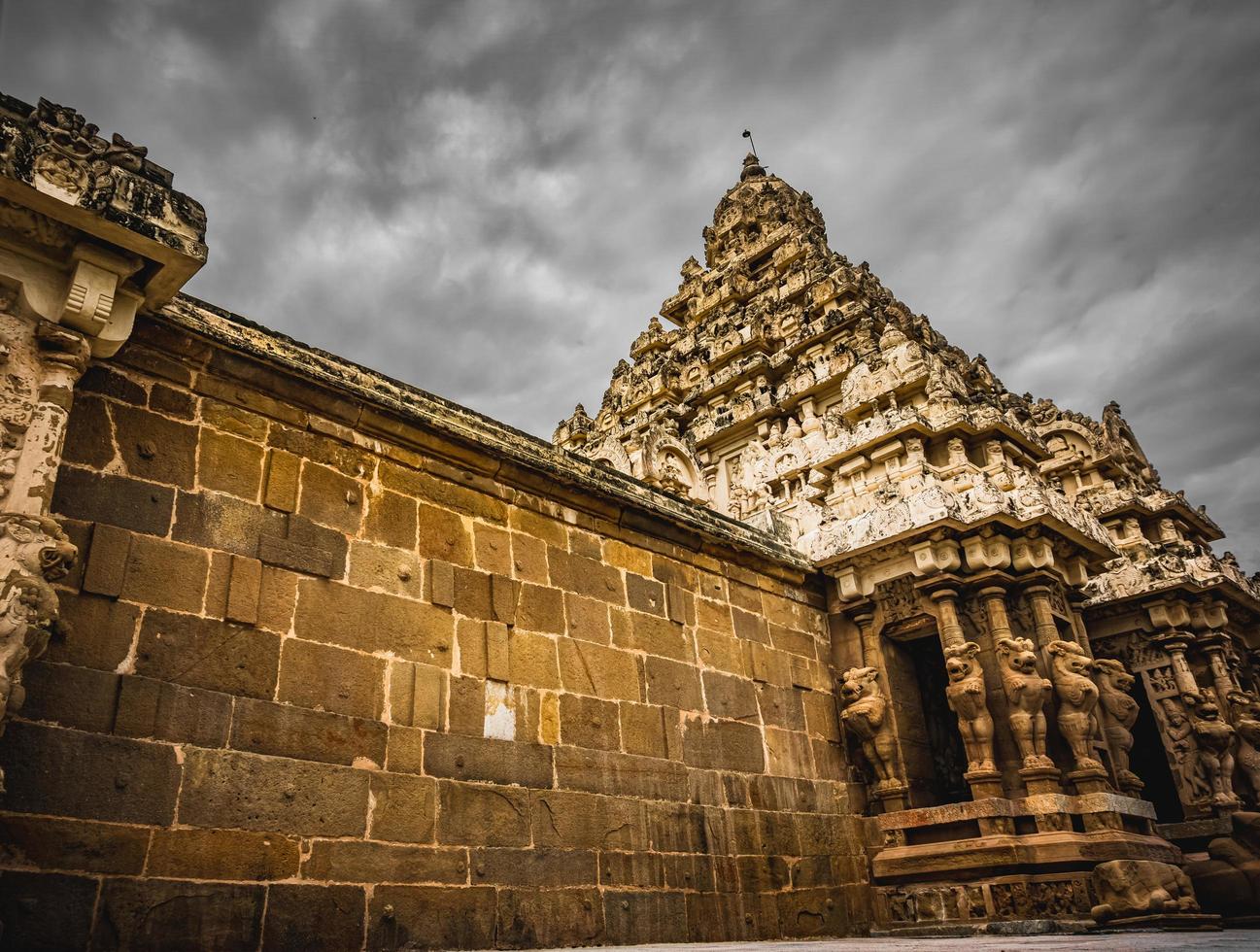 Beautiful Pallava architecture and exclusive sculptures at The Kanchipuram Kailasanathar temple, Oldest Hindu temple in Kanchipuram, Tamil Nadu - best archeological sites in South India photo