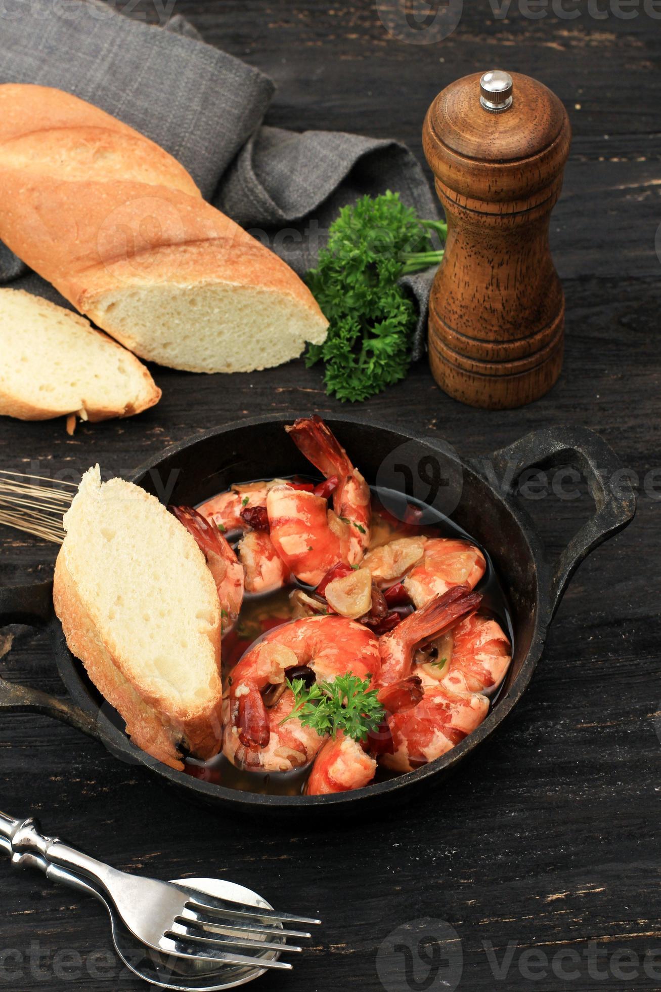 Spanish Style Prawn Gambas Al Ajillo 14626884 Stock Photo at Vecteezy
