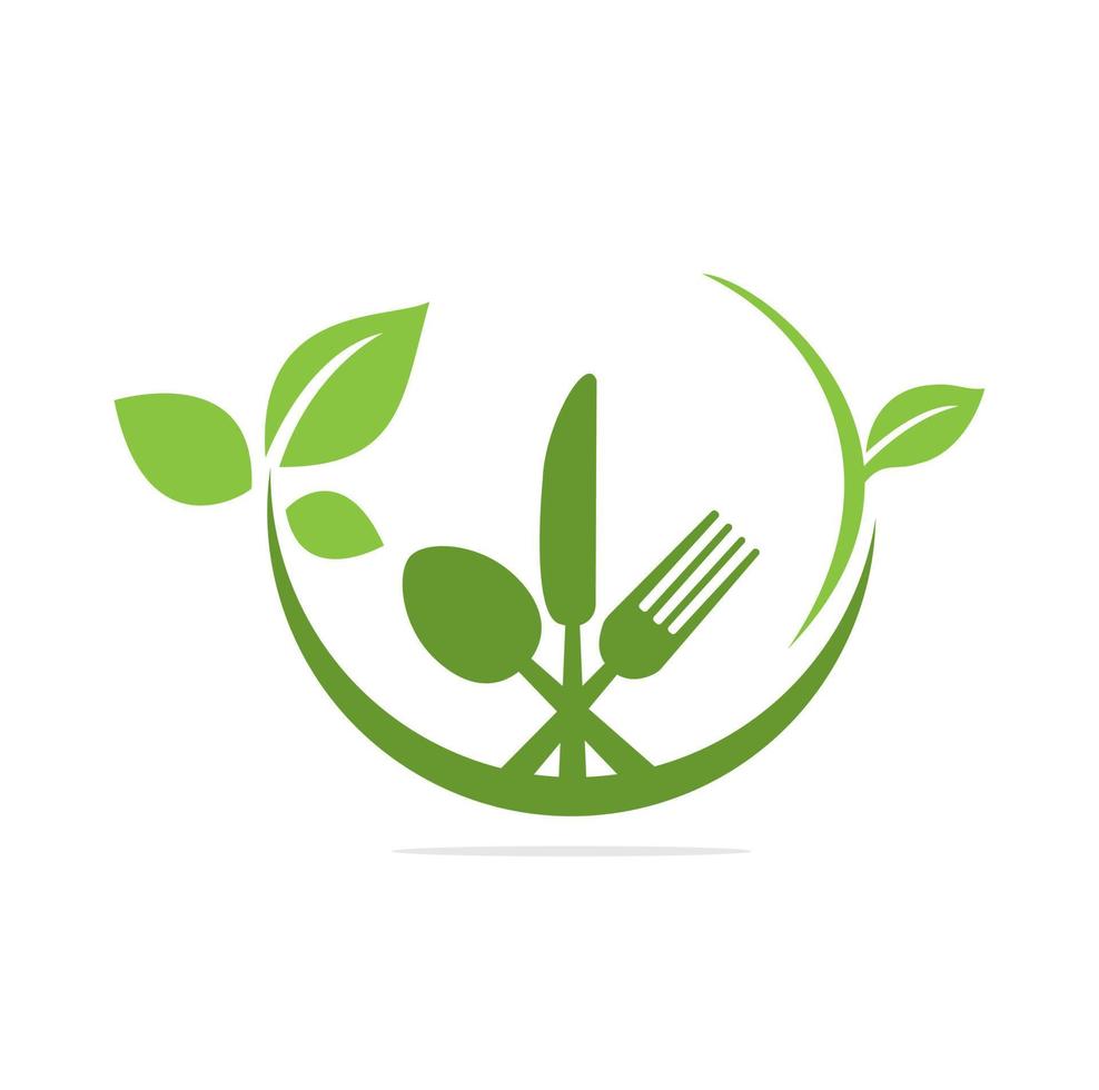 diseño vectorial de plantilla de logotipo de alimentos saludables con cucharas, tenedores y hojas verdes vector