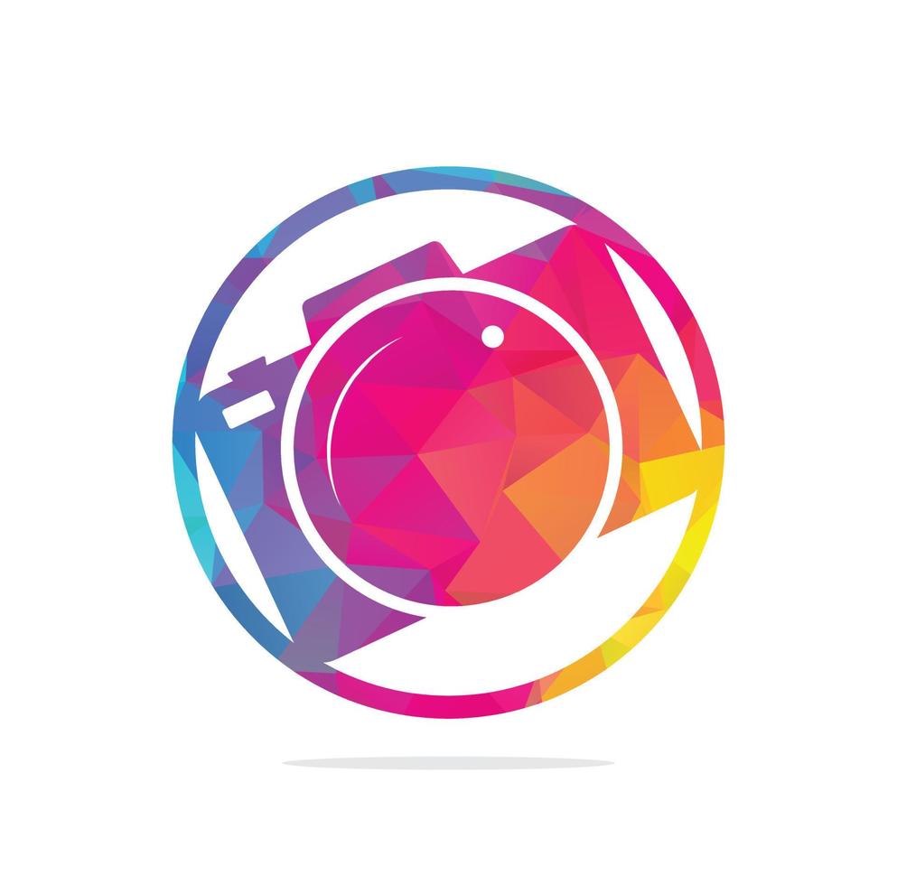 Camera logo vector illustration . Photo Camera icon in trendy design style. Photo Camera icon isolated on white background.