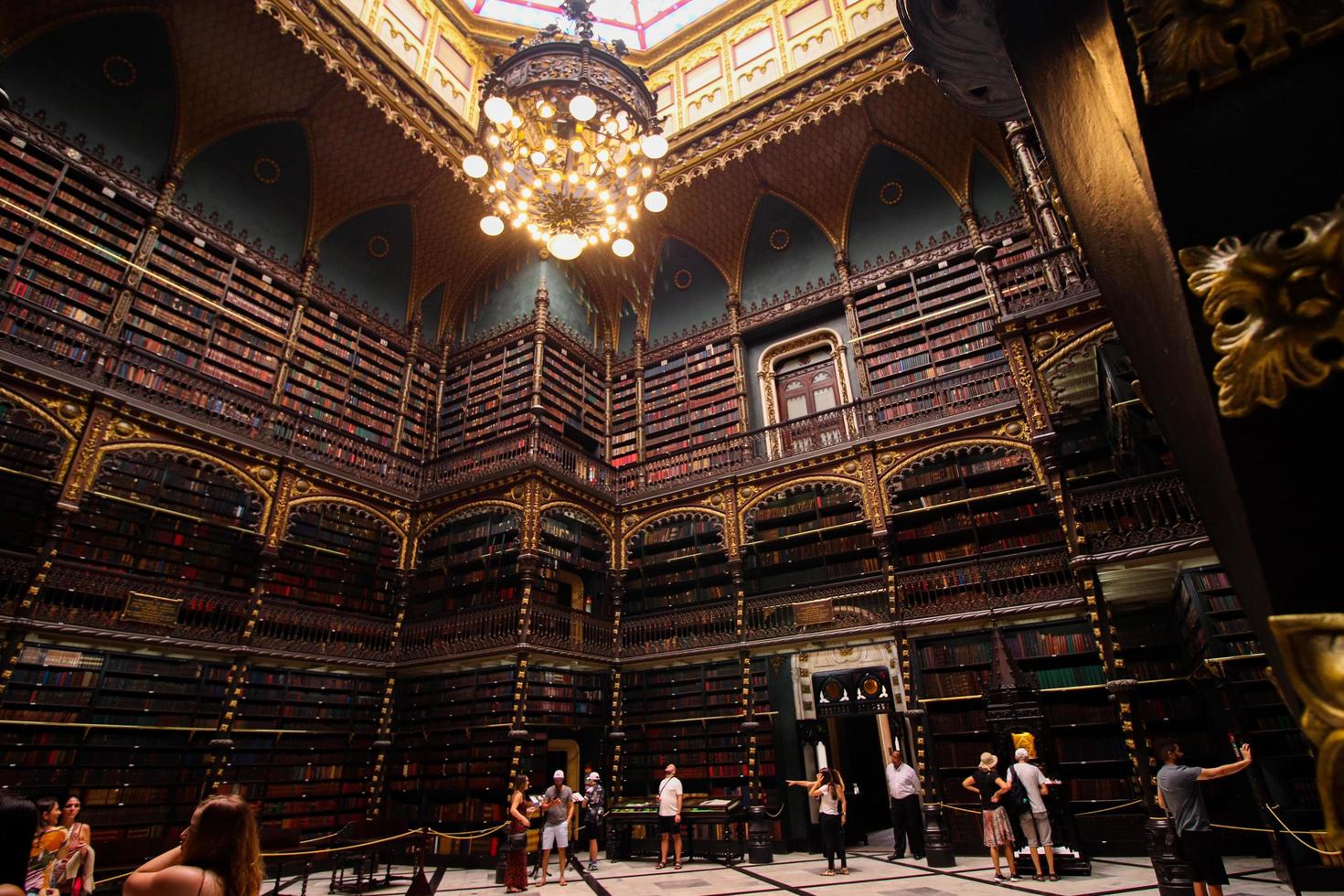 río de janeiro, rj, brasil, 2022 - real gabinete portugués de lectura, biblioteca pública inaugurada en 1887 en el distrito centro. es la mayor colección de literatura portuguesa fuera de portugal foto