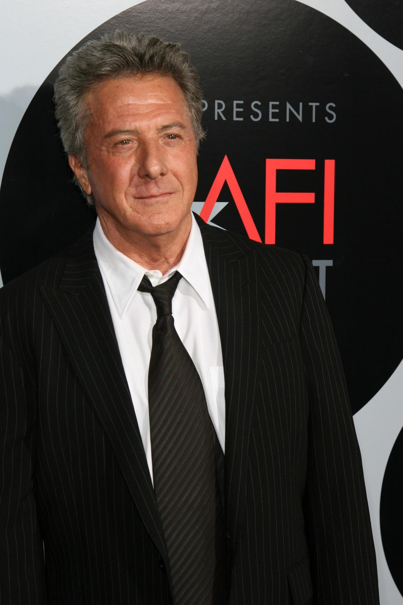 Dustin Hoffman llegando al saludo afi a las películas presentadas por