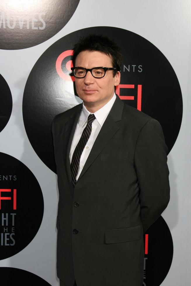 mike myers llegando al saludo afi a las películas presentadas por target en el arclight theater en los angeles, ca el 1 de octubre de 2008 foto