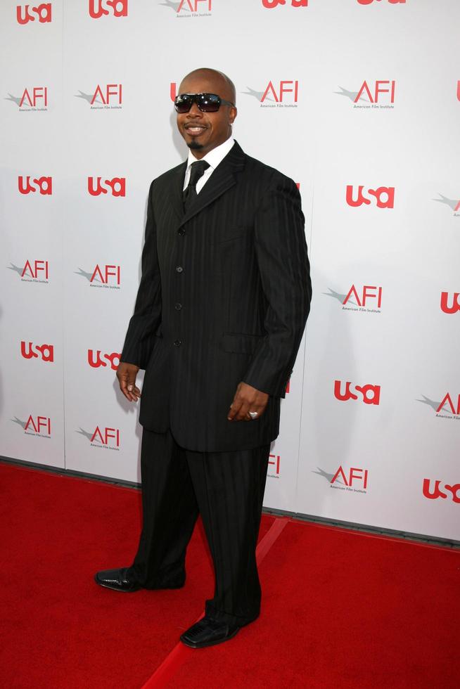 mc hammer llega al saludo afi a warren beatty en el teatro kodak en los angeles, ca 12 de junio de 2008 foto