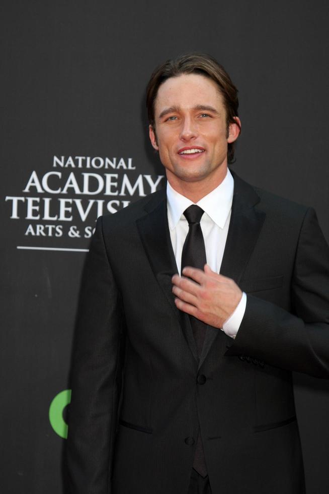 jay kenneth johnson llegando a los emmy diurnos en el teatro orpheum en los angeles, ca el 30 de agosto de 2009 foto