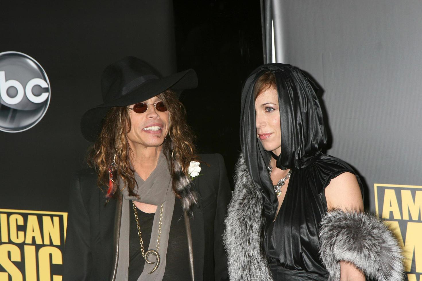 steven tyler llegando a los premios de música americana 2008 en el teatro nokia en los angeles, ca 23 de noviembre de 2008 foto
