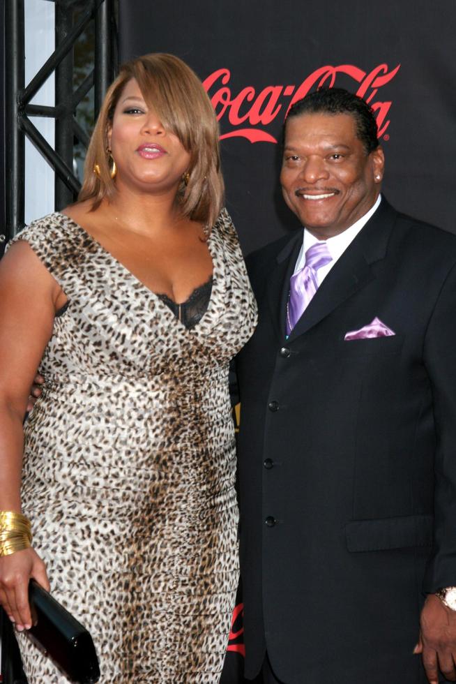 Queen Latifah and her dad American Music Awards 2007 Nokia Theater Los Angeles, CA November 18, 2007 2007 photo