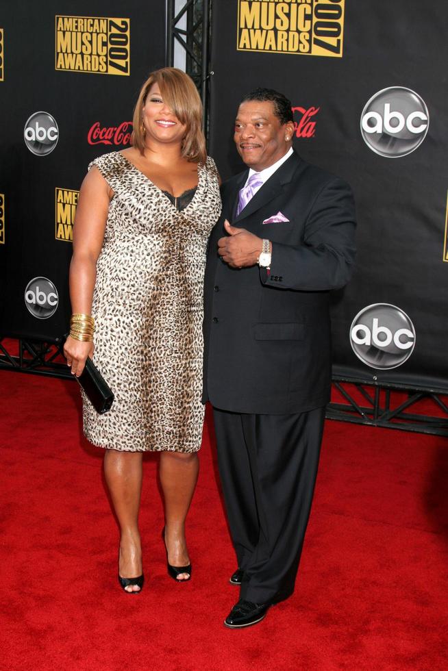 queen latifah and her dad american music awards 2007 nokia theatre los angeles, ca 18 de noviembre de 2007 2007 foto