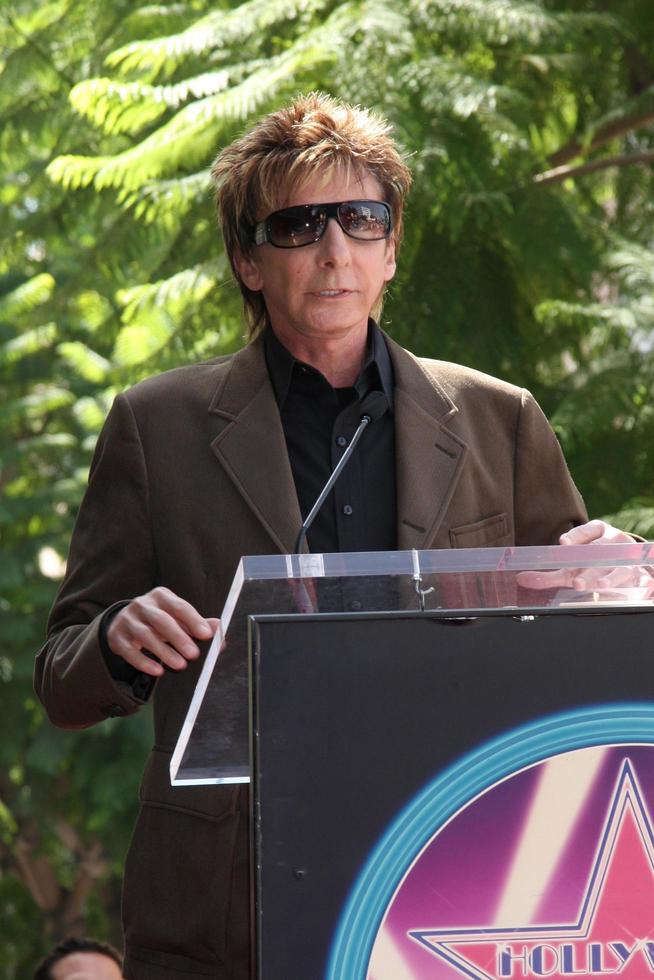 Barry Manilow at the Hollywood Walk of Fame Star Ceremony honoring Dave Koz Capital Building in Hollywood Los Angeles, CA September 22, 2009 photo