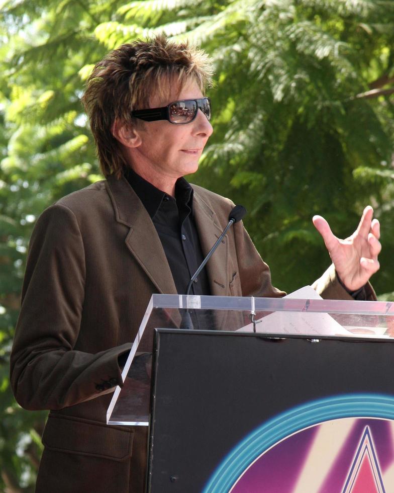 Barry Manilow at the Hollywood Walk of Fame Star Ceremony honoring Dave Koz Capital Building in Hollywood Los Angeles, CA September 22, 2009 photo