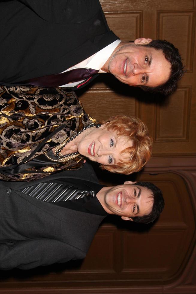 christian leblanc, jeanne cooper y david lago llegando a los premios aftra media and entertainment heritage awards amees en el hotel biltmore en los angeles, ca el 9 de marzo de 2009 foto