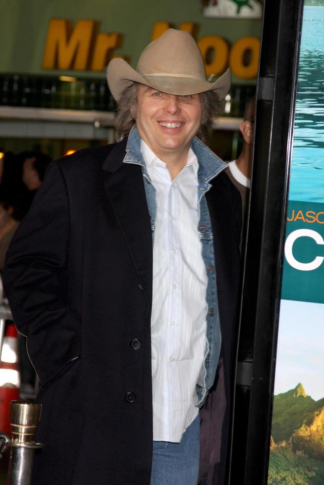 dwight yoakam llegando al estreno del retiro de parejas mann s village theater westwood, ca 5 de octubre de 2009 foto