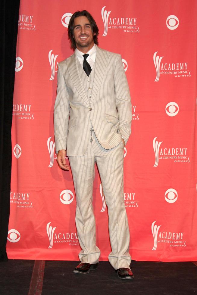 jake owen en la sala de prensa de la 44ª edición de los premios de la academia de música country en el mgm grand arena de las vegas, nv, el 5 de abril de 2009 foto