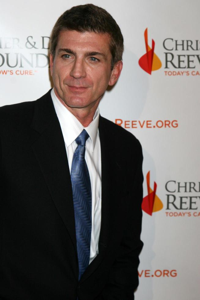 Joe Lando arriving at the 4th Annual Los Angeles Gala for the Christopher and Dana Reeve Foundation, at the Beverly Hilton Hotel, in Beverly Hills, CA December 2, 2008 photo