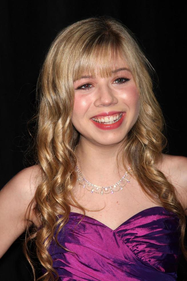 Jennette McCurdy arriving at the 30th College Television Awards Gala at Culver Studios in Culver City, CA on March 21, 2009 photo