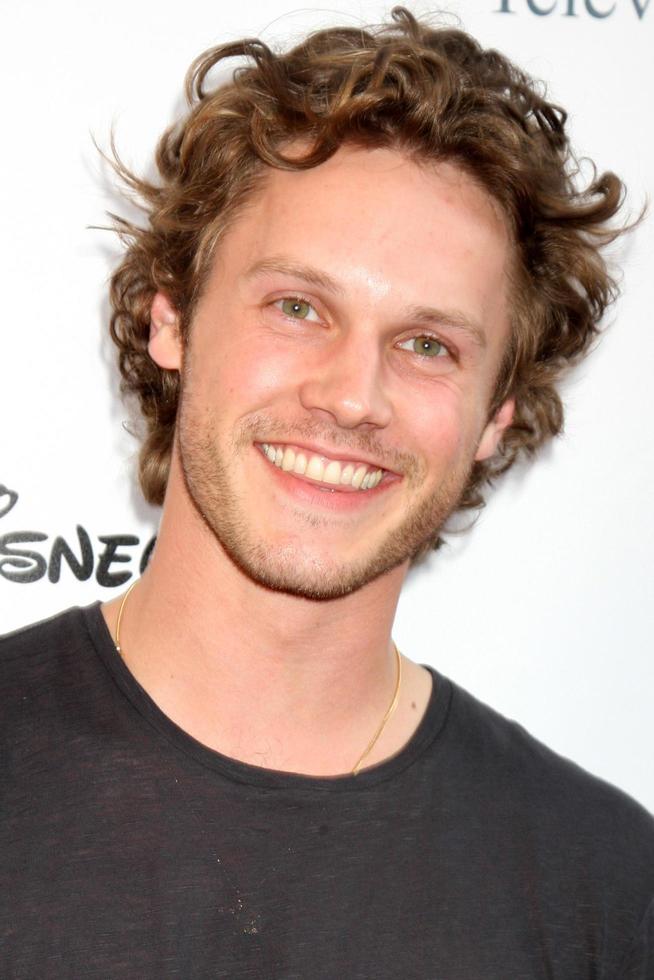 zachary abel llegando a la fiesta abc tv tca en el hotel y spa langham huntington en pasadena, ca el 8 de agosto de 2009 foto