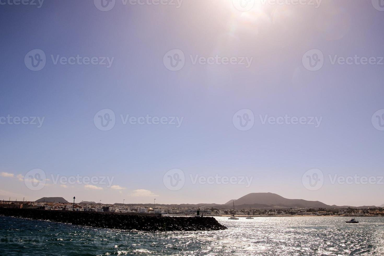 vista al mar durante el día foto