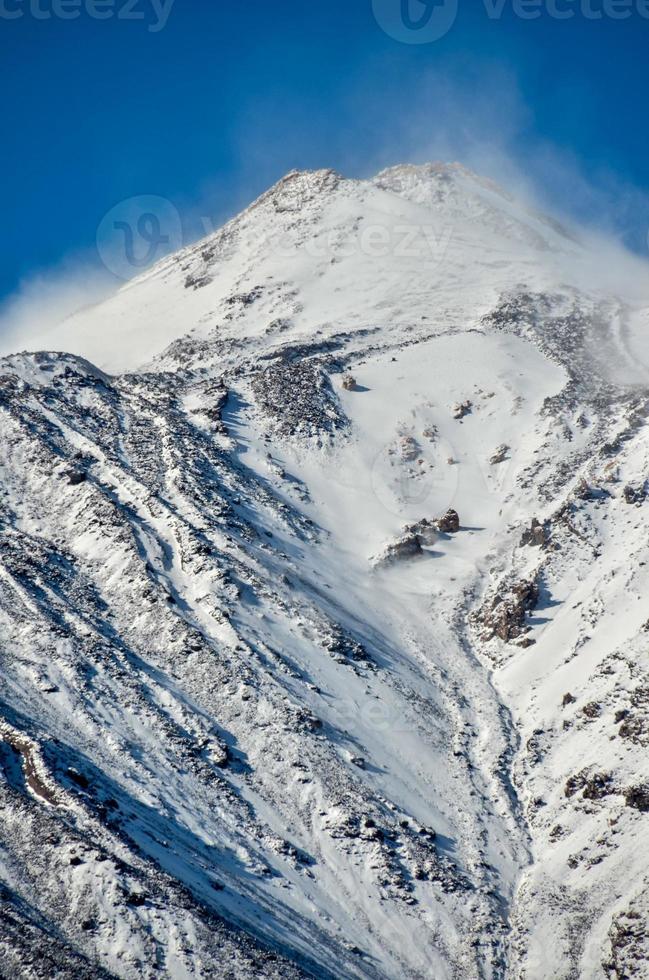 primer plano de la montaña nevada foto