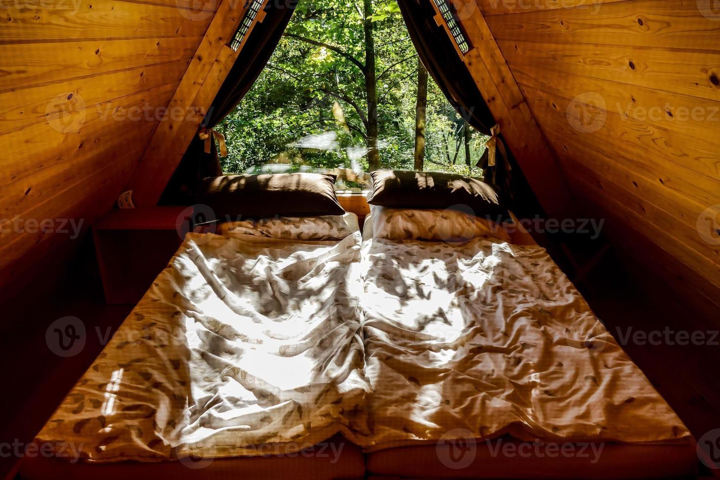 A frame cabin photo