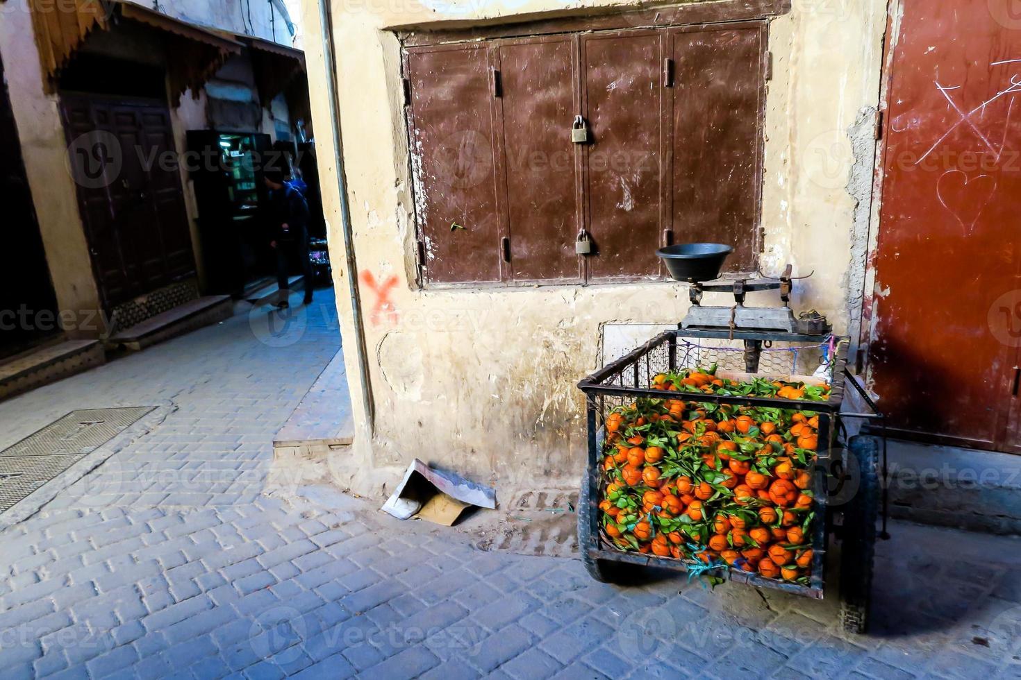 Oranges in crate photo