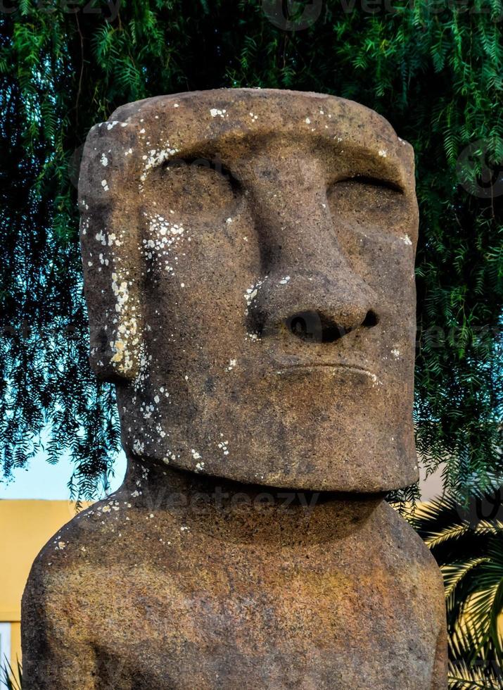 estatua moai isla de pascua foto