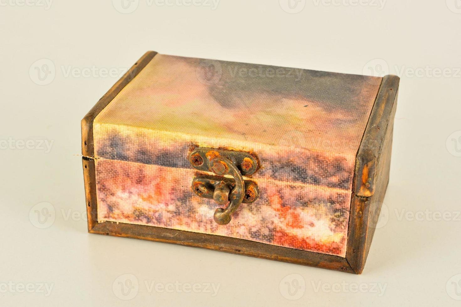 Box with latch photo