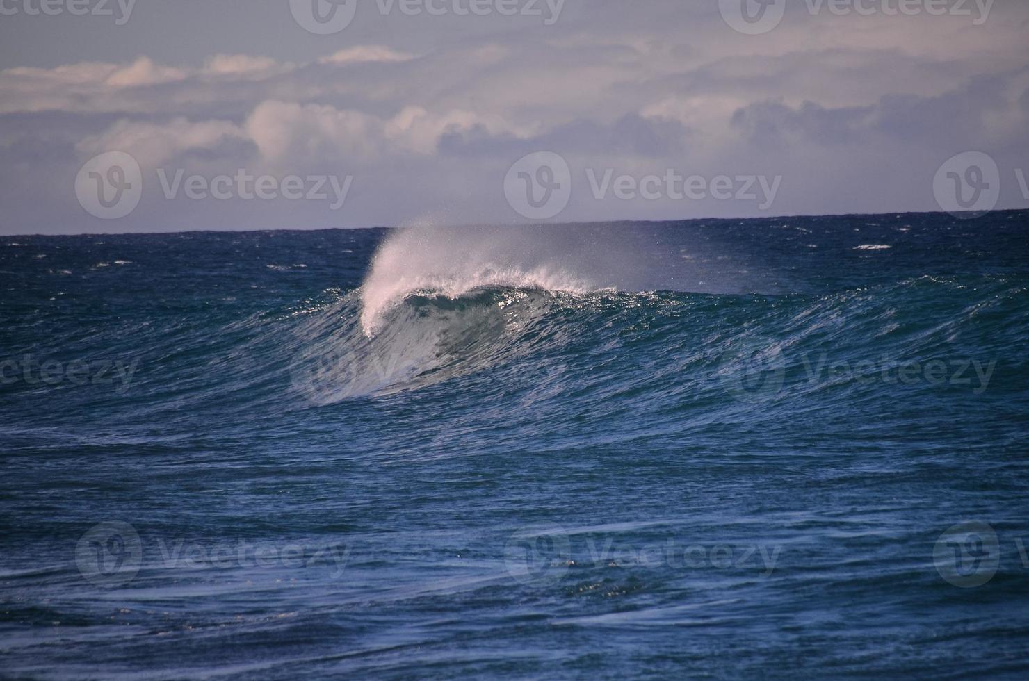 enormes olas del mar foto