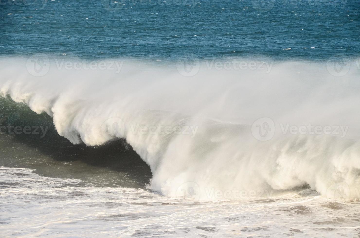 Huge sea waves photo