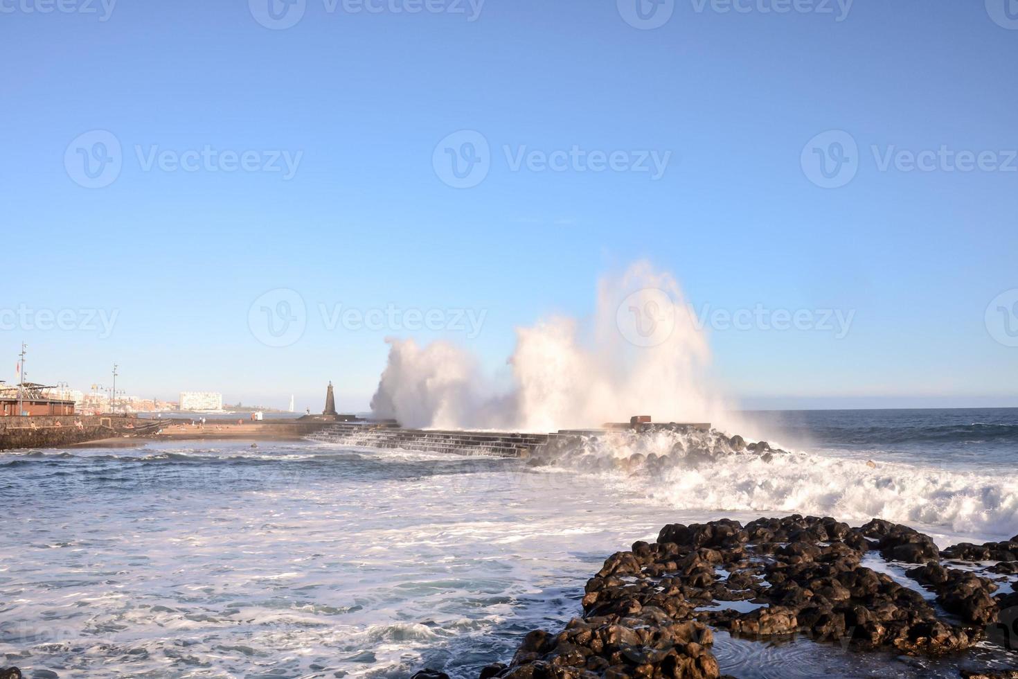 enormes olas del mar foto