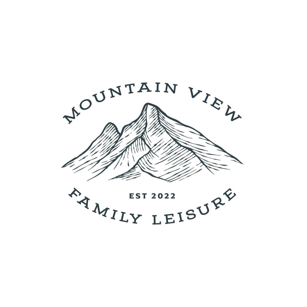 plantilla de diseño de logotipo de ocio familiar con vista a la montaña dibujada a mano vintage vector