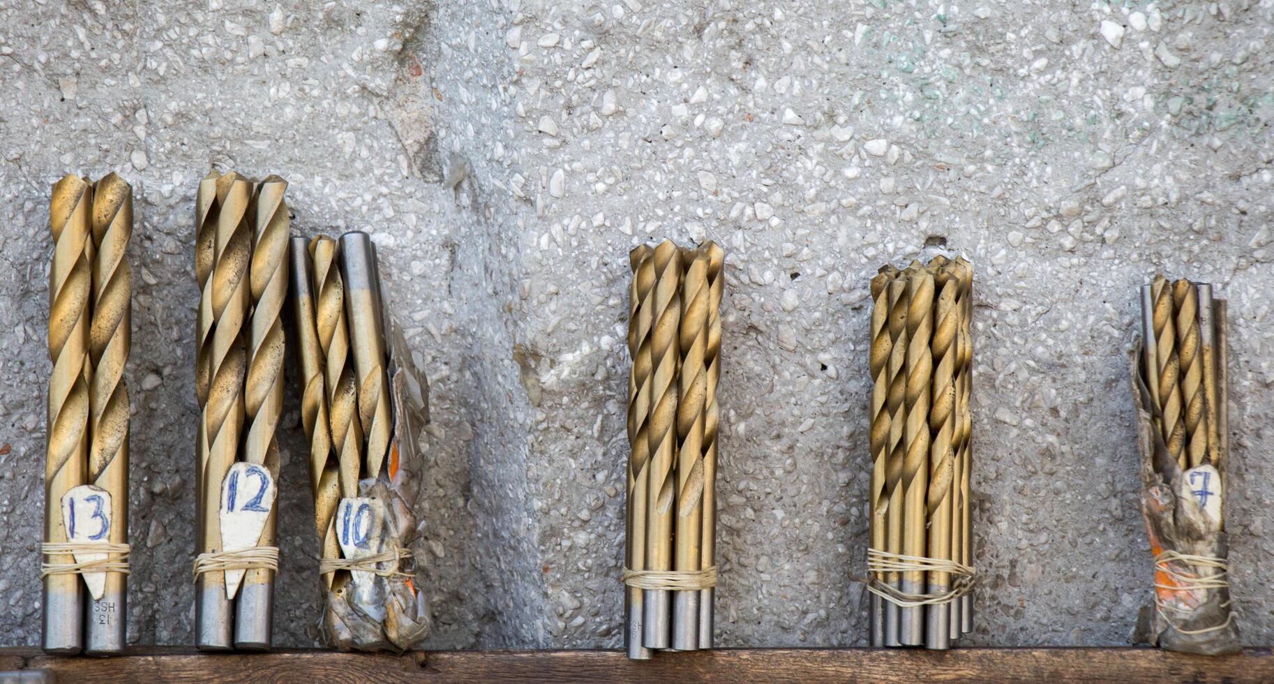 Drill bits grouped into different sizes 14829336 Stock Photo at Vecteezy