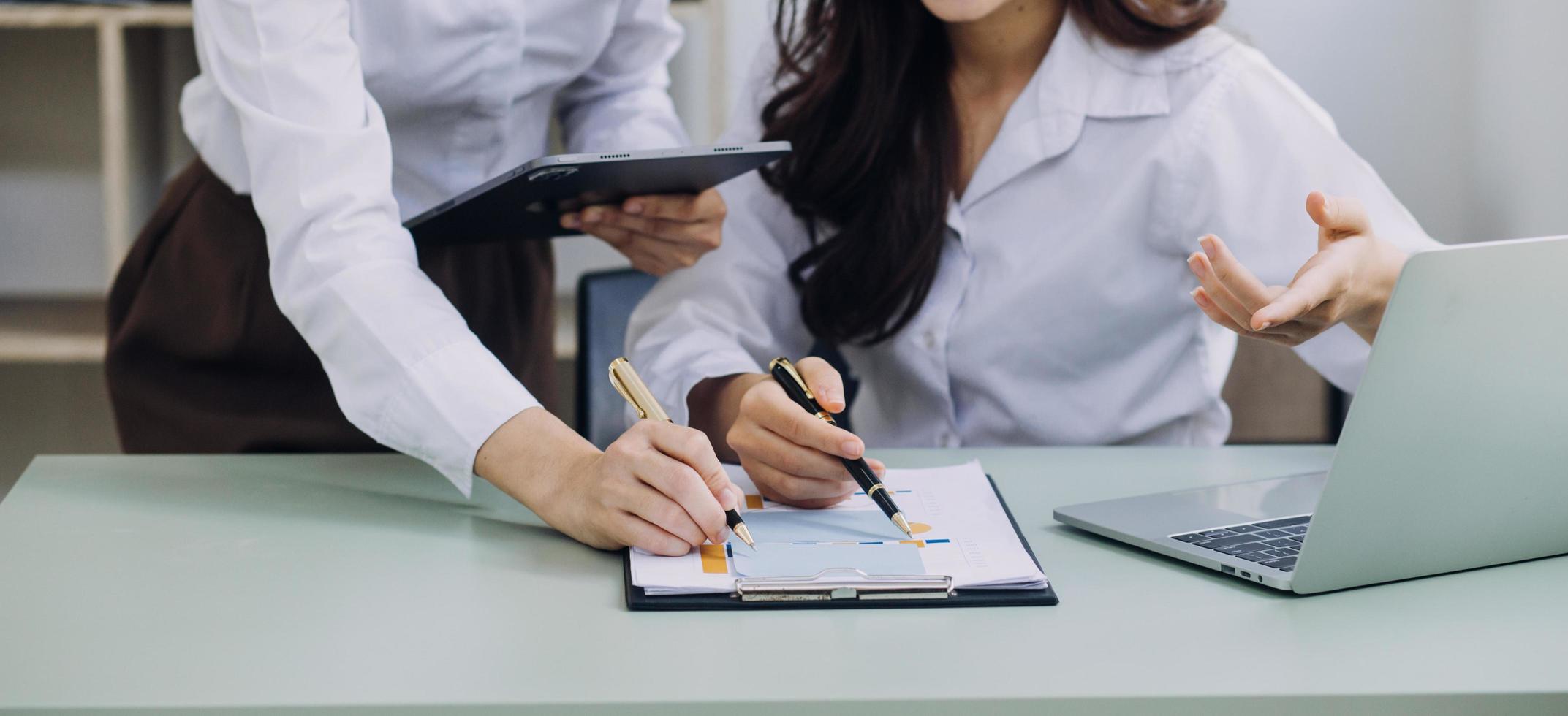 KPI Business Analytics Data Dashboard. Analyst Using Computer photo