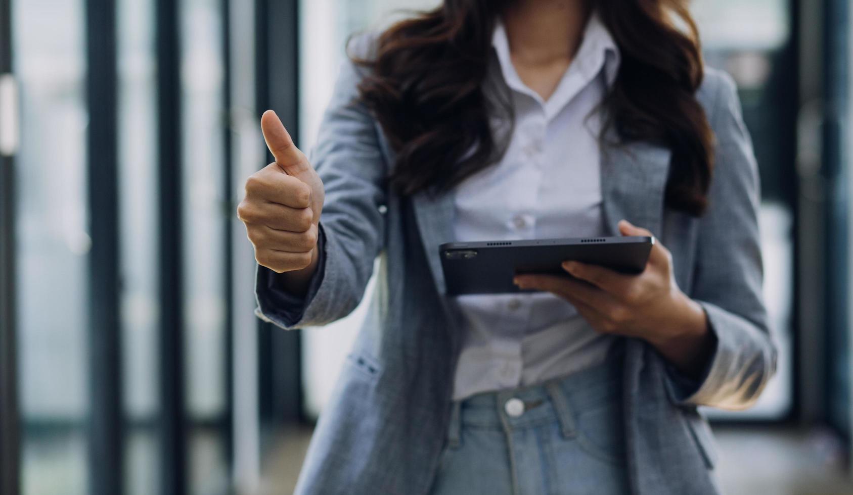 KPI Business Analytics Data Dashboard. Analyst Using Computer photo