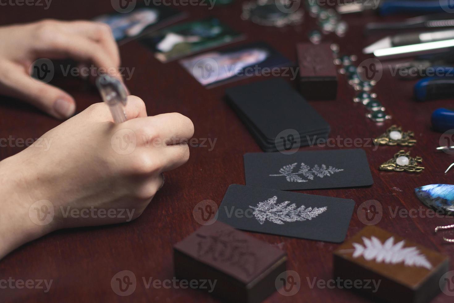 Cerrar escribiendo tarjetas concepto foto