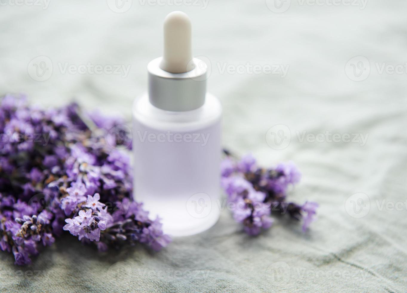 aromaterapia lavanda sal de baño y aceite de masaje foto