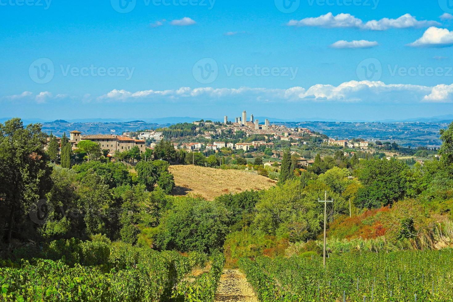 vistas a la ciudad medieval italiana de san gimignano foto