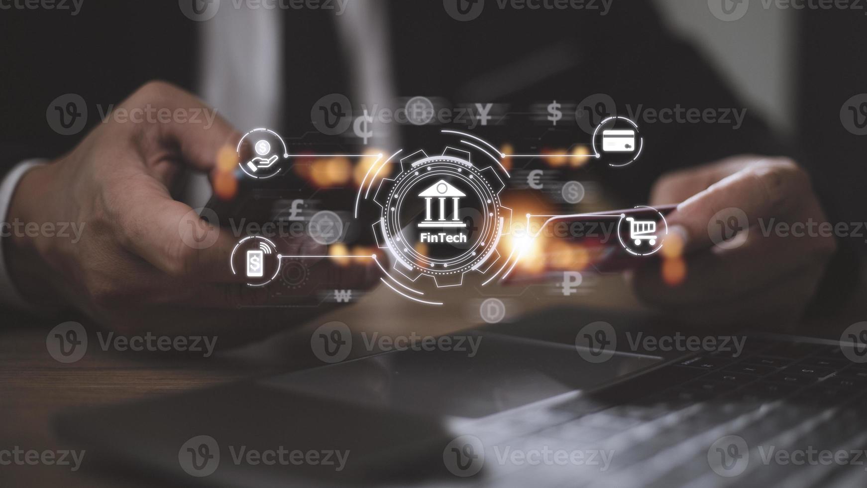 futuro del concepto de tecnología financiera empresario seleccionando palabra fintech foto