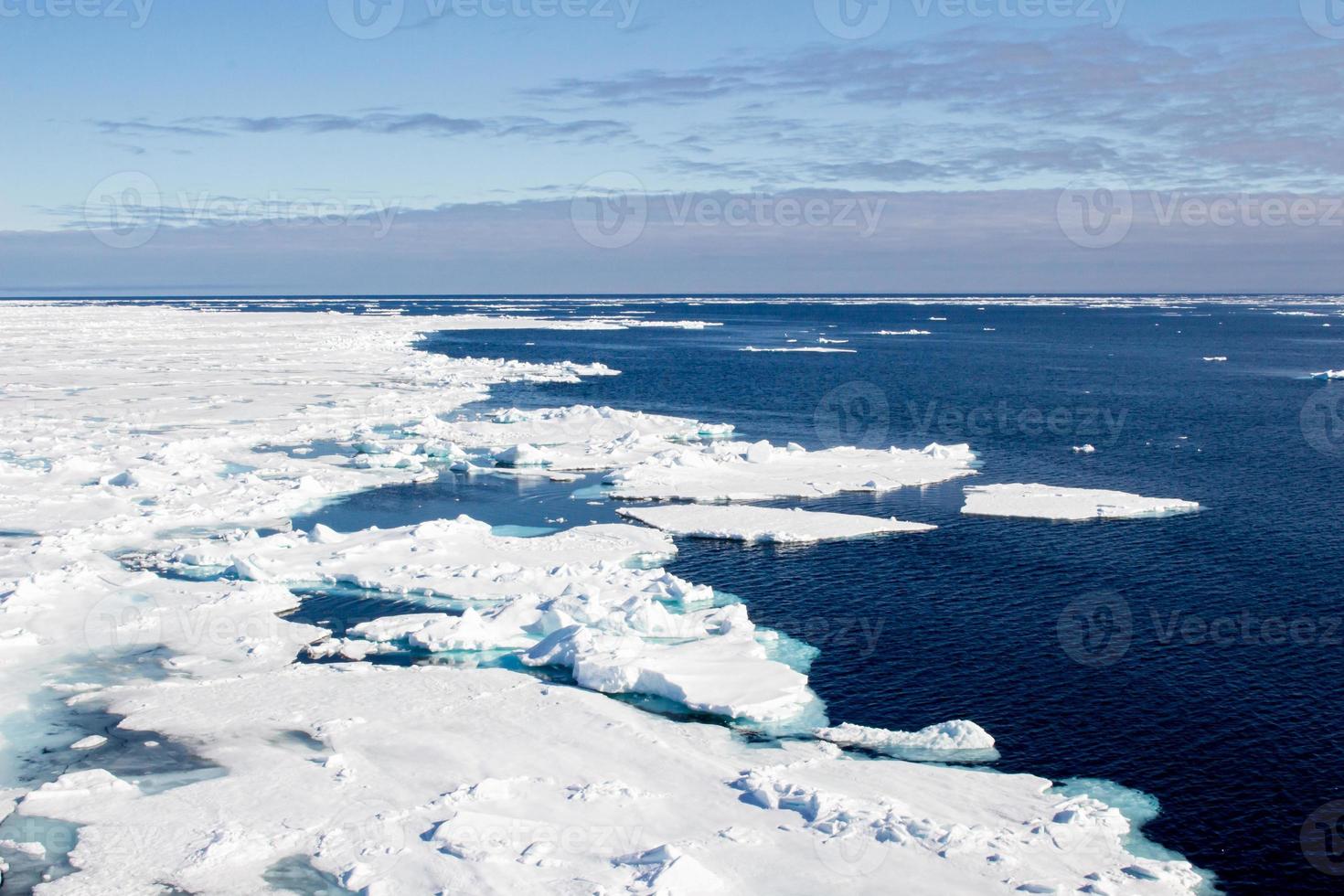 hielo marino en el océano ártico foto