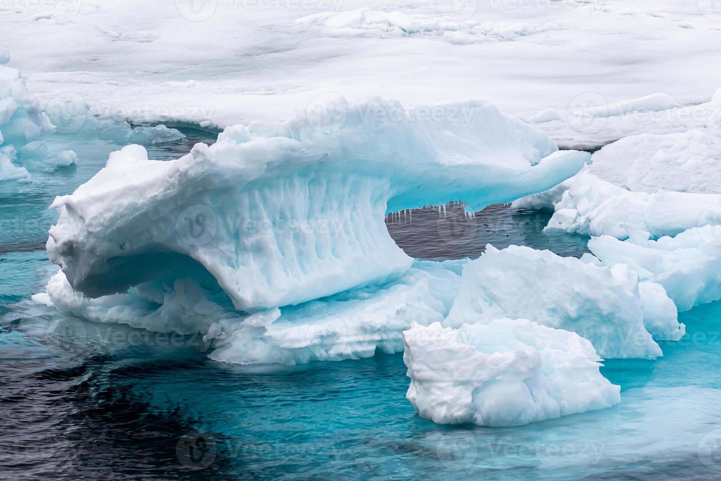 hielo marino, iceberg en el ártico foto